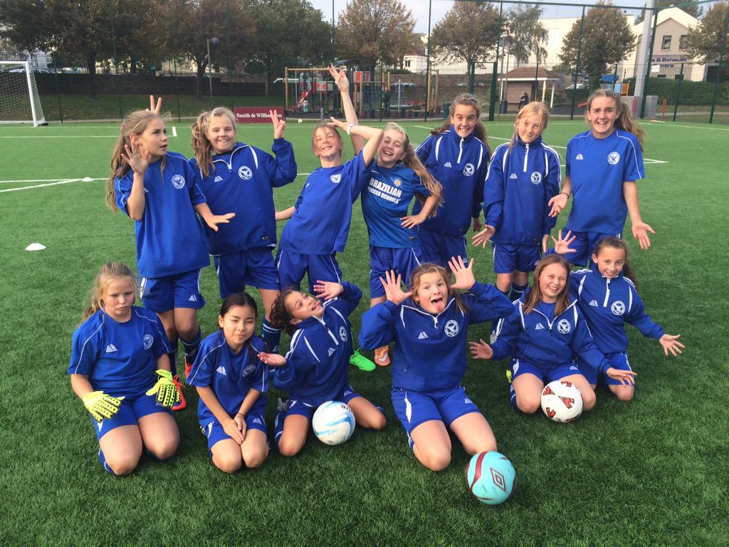 brianol16214767's tweet photo. Rozel Rovers FC u12 girls training at Springfield Stadium this evening. Developing girls and women's game.@JerseyFA http://t.co/eEyfZLFH0z