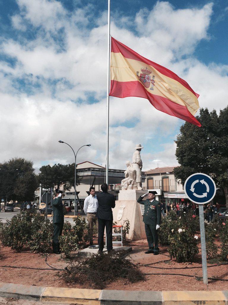 FJavierPineroD's tweet photo. Bonito #12DeOctubre en Villahermosa celebrando el día de la hispanidad. Gracias a todos. http://t.co/tsLr04jxXV