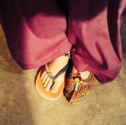 Shreyasisinha_'s tweet photo. Awee!! Ur feet m in love with them also.. @TheMahiraKhan #CrazyIAm ๐๐ http://t.co/dql6pejFA0