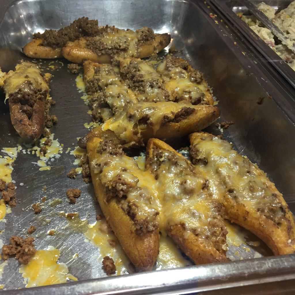 mandonator's tweet photo. I can't deal with the stuff they serve in the cafeteria here http://t.co/M3goHBheCE