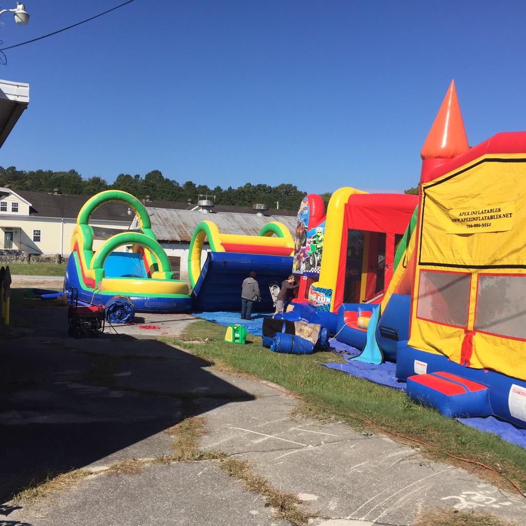 InflatablesApex's tweet photo. Monday's are when everything has to get checked and cleaned to go out for the weekend http://t.co/S4bc5J2Bbo