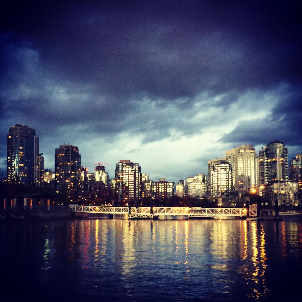 albanMD's tweet photo. #Day6 #Vancouver #ByNight #Canada 🇨🇦🌿🍁 http://t.co/DYKyxshd2v