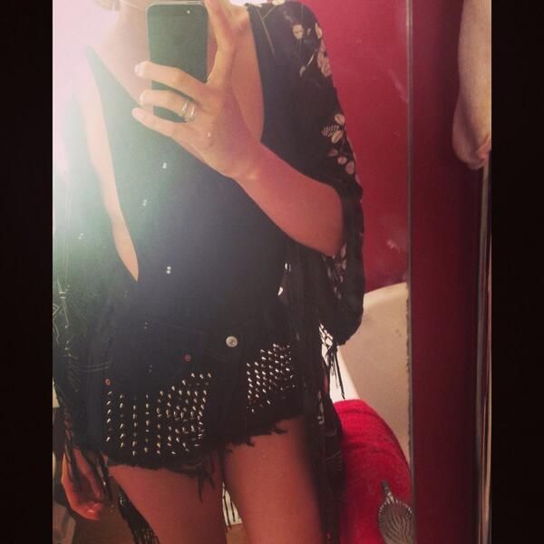 JaggedEvintage's tweet photo. One pair of our Extreme spike #customlevis shorts in black ready to post!
W27" Uk 6 http://t.co/Jf5eoA4r3X http://t.co/GWQKGYHGAS