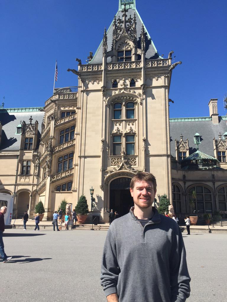 scott_rowlands's tweet photo. Beautiful day at the #Biltmore estate in Asheville, NC. #vg3rday http://t.co/AHwWMPri0s
