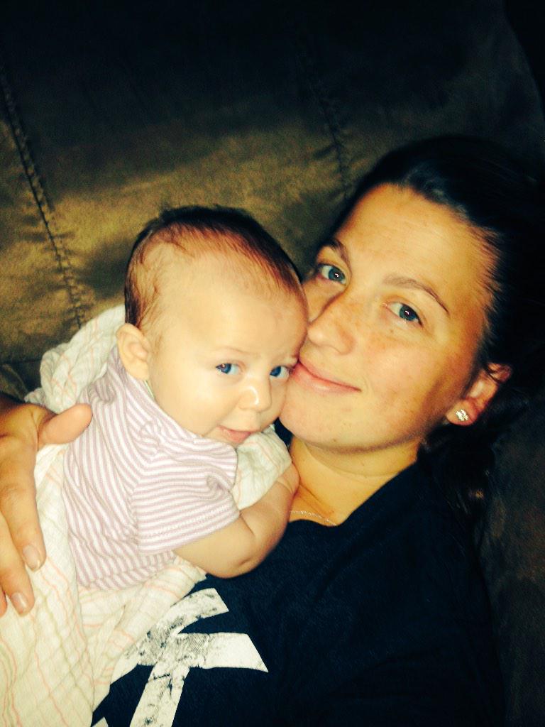 chelsie_day's tweet photo. Momma's sweet girl 💕 http://t.co/GzYAdUz6yf