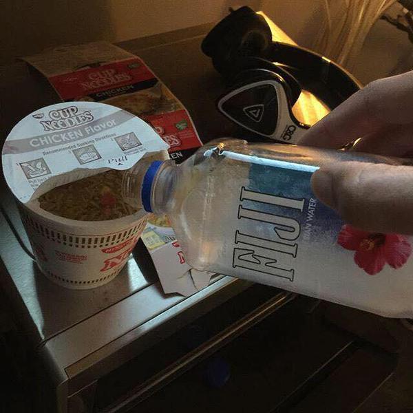 MensHumor's tweet photo. When she wants a fancier dinner http://t.co/EtzzHZAW8Y