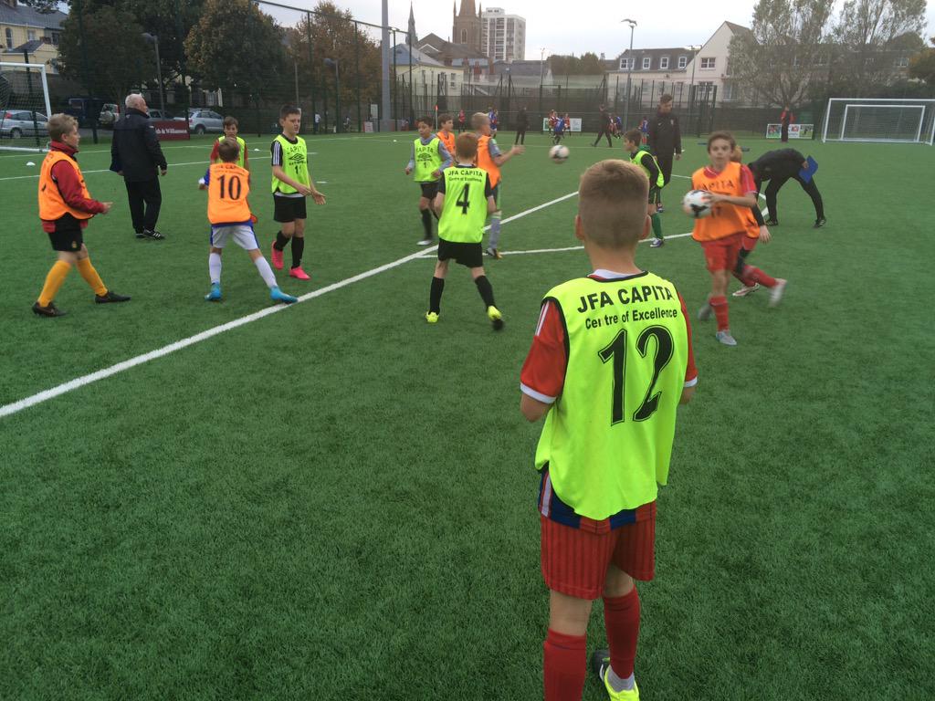brianol16214767's tweet photo. Capita Centre of Excellence u12s warming up. 52 year 7 youngsters being screened tonight for 16 places.@JerseyFA http://t.co/zvqE8plVBh