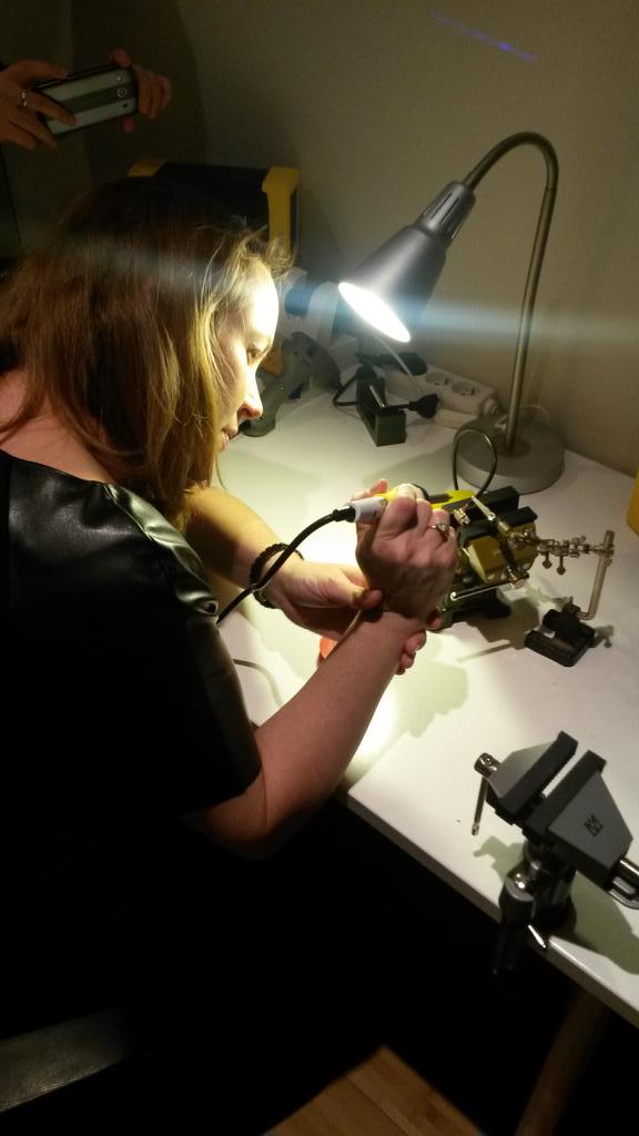 BSF_Inter's tweet image. La dernière soudure du #Koombook à  decouvrir bientôt, est faite par @axellelemaire au sein des bureaux BSF