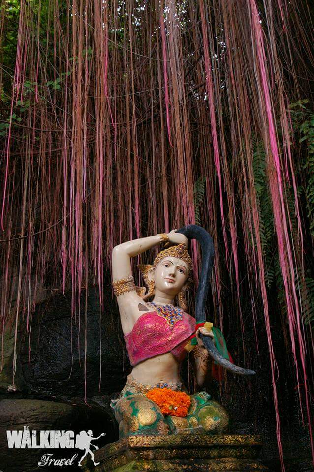 walkingtravel's tweet photo. 10/10 Golden Mountain temple, Bangkok http://t.co/bn95Pu82mq http://t.co/zaaBTStko3