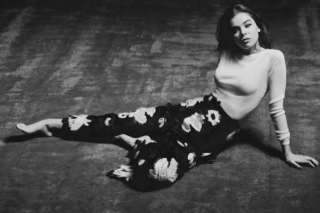 Hailee Steinfeld Spain on Twitter: "Photoshoot| Para Wonderland