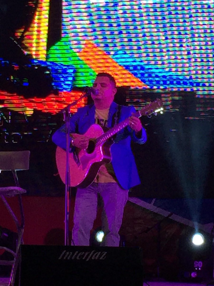 SACM_Oficial's tweet photo. El maestro Luciano Luna @luciano_luna_ en la noche bohemia de #MonitorLatino2015 http://t.co/Imda7lIRne