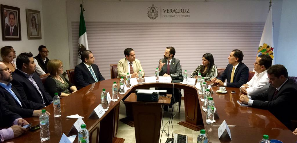 .<a href="/erikporres/">Erik Porres Blesa</a> firma convenio de colaboración con <a href="/VictorArcosRol/">vicarol</a>, Dir Gral de <a href="/ICATVERDG/">ICATVERDG</a> #Xalapa #Veracruz