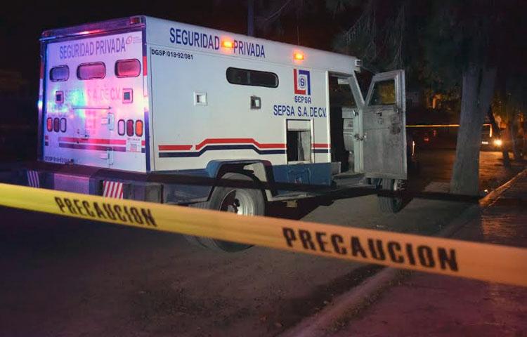 Custodios autorroban camioneta de valores en SLP - CRIig4CUwAA87tX