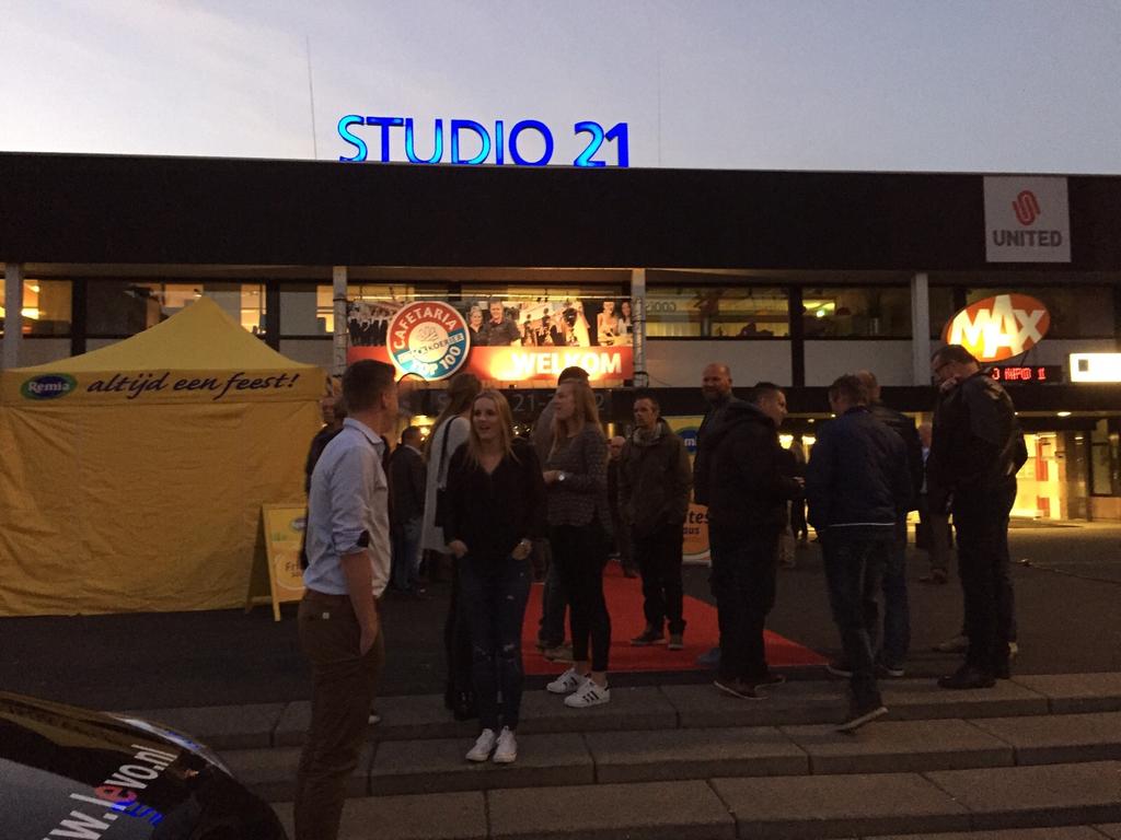 Nog een uur! Dan krijgen we de uitslag! #spannend #CafetariaTop100