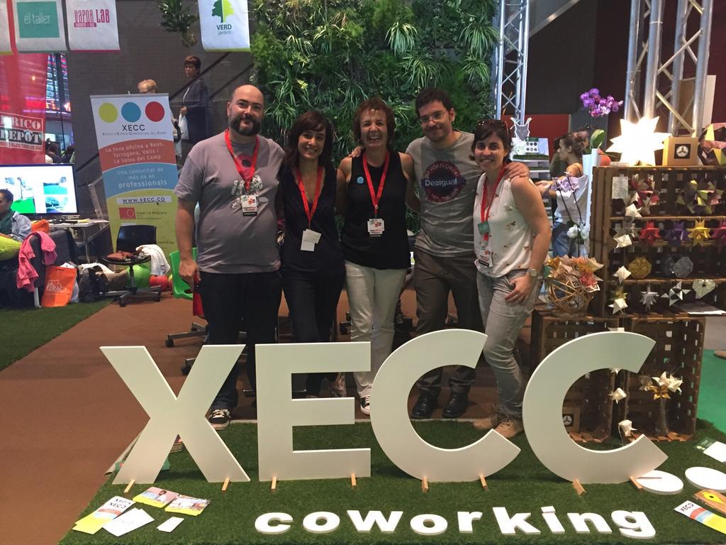 A punt per tancar l'últim dia de fira amb l'equip de gestors de La Caravana, El Taller, El Vapor Lab i La Magrana!