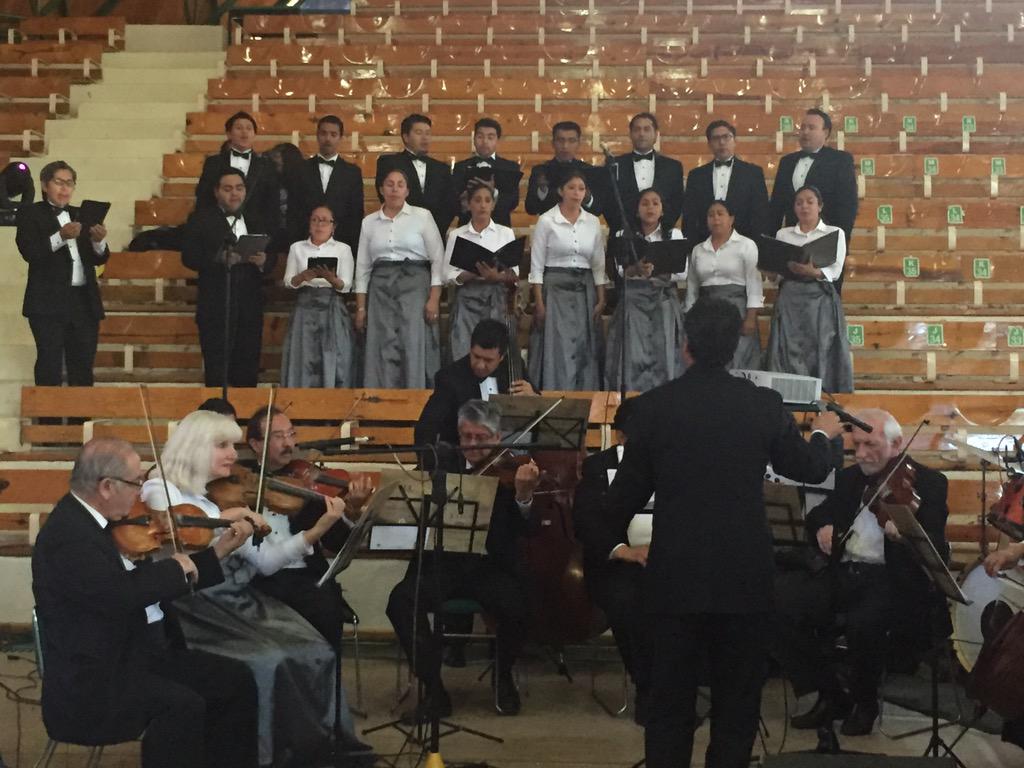 turismocdmx's tweet photo. 📷 Emotiva inauguración XXV Congreso @CONPEHT #CDMX Banda de Guerra y el momento del Himno De la Confederación http://t.co/NIZoyZdi9U