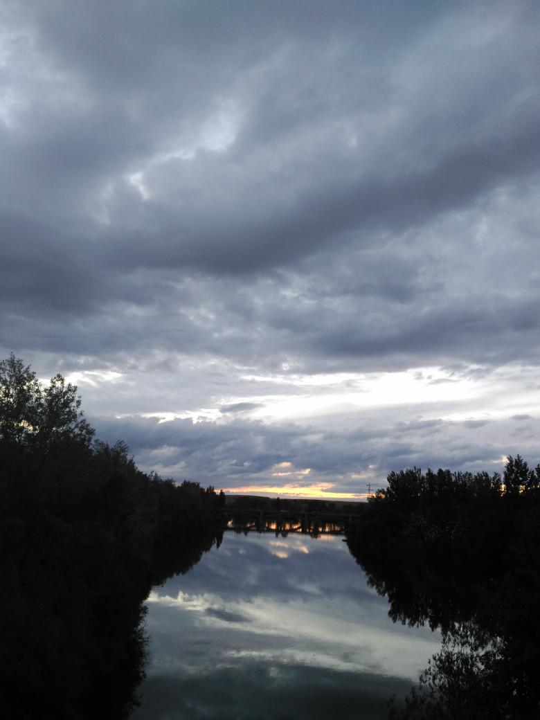 FerrCA1's tweet image. Atardecer en río Tormes @tiempo_rtvcyl