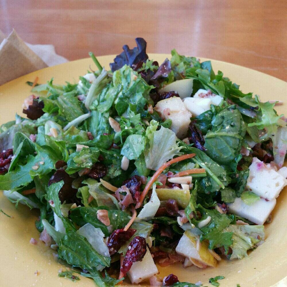 juju325henry's tweet photo. Turkey Berry Salad @CafeCarolina1 @getstealz http://t.co/4ODDL3hA3i