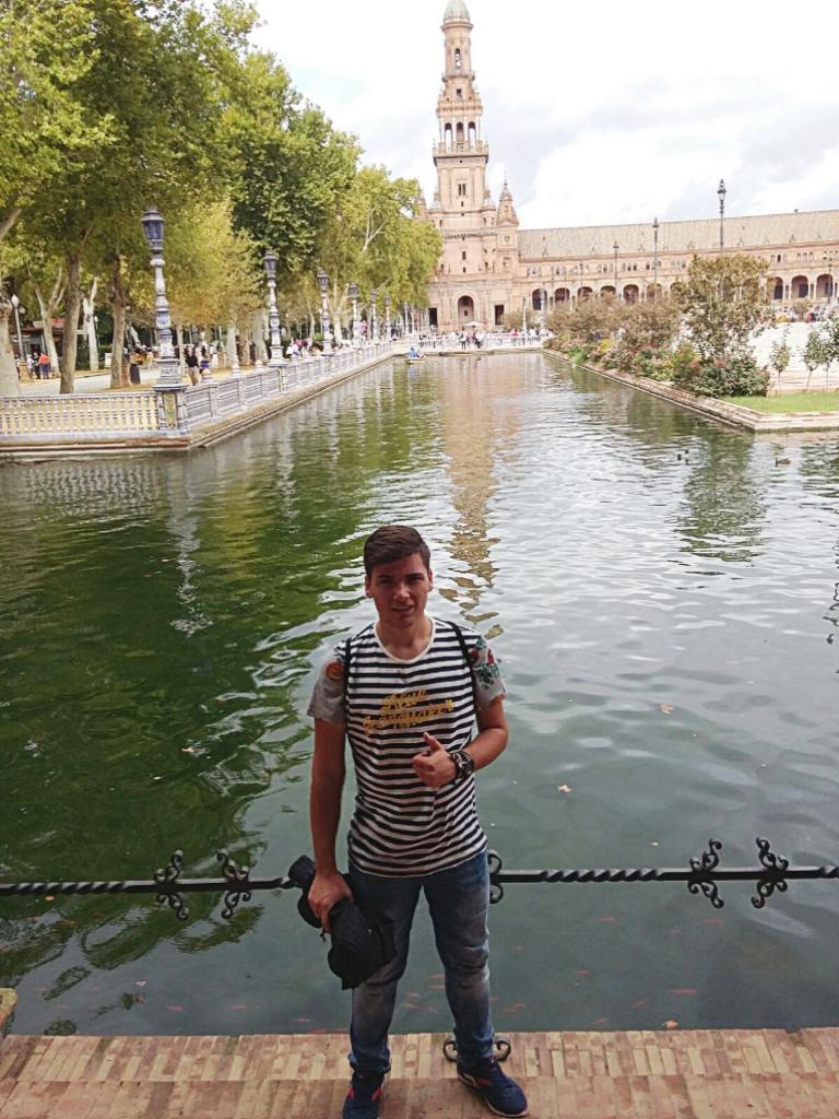 JoseMCazorlaR's tweet photo. Fin de un viaje más. Sevilla 2015! http://t.co/drFZEWM1Um
