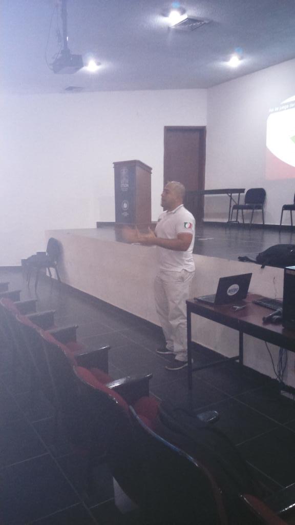 Lcef_Itson's tweet photo. De visita Heriberto Lachica, Director de desarrollo de la Fed. Mexicana de rugby con interesante proyecto para LCEF. http://t.co/1Ksr3Crelq
