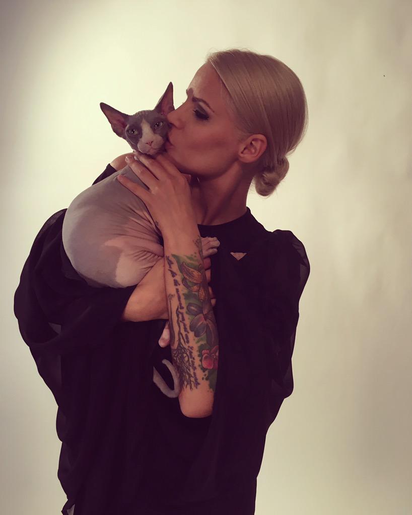VictoriaMetzker's tweet photo. ❤️ http://t.co/Mk02ZVOyly