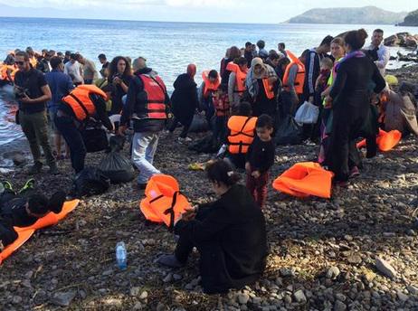 itvnews's tweet photo. Tears, relief and joy: 24 hours on the frontline of Europe's refugee crisis #seekingrefuge http://t.co/13rmFsvrIW http://t.co/fYuwG9eD0d