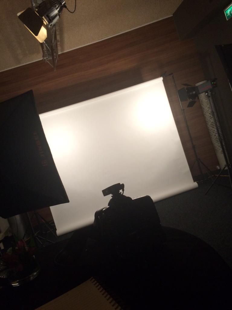 Imcaphotography's tweet photo. Zo, studio weer opgebouwd!@hofnarCC jij maakt het verschil event #jmhv @RaboDeKempen http://t.co/Xr9oKJpP4y
