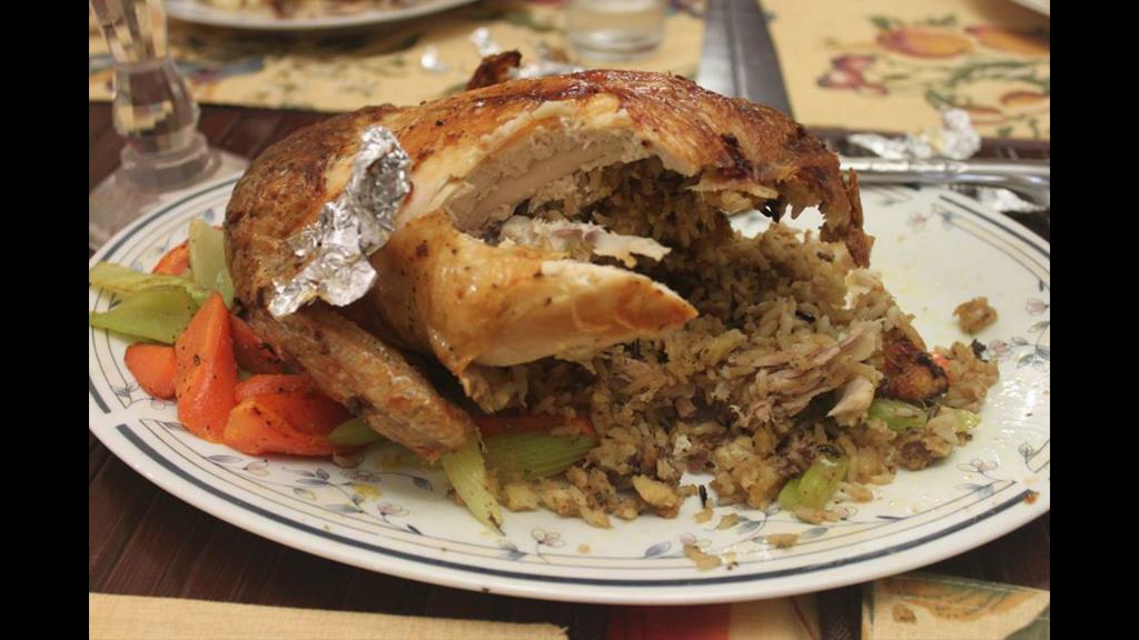 ThatCravingTho's tweet photo. Asian Thanksgiving = Rice in your stuffing. Btw no, that's not Turkey, it's chicken. #TheTurkeyLives #URwhatUtwEat http://t.co/IL9ulTZRn9