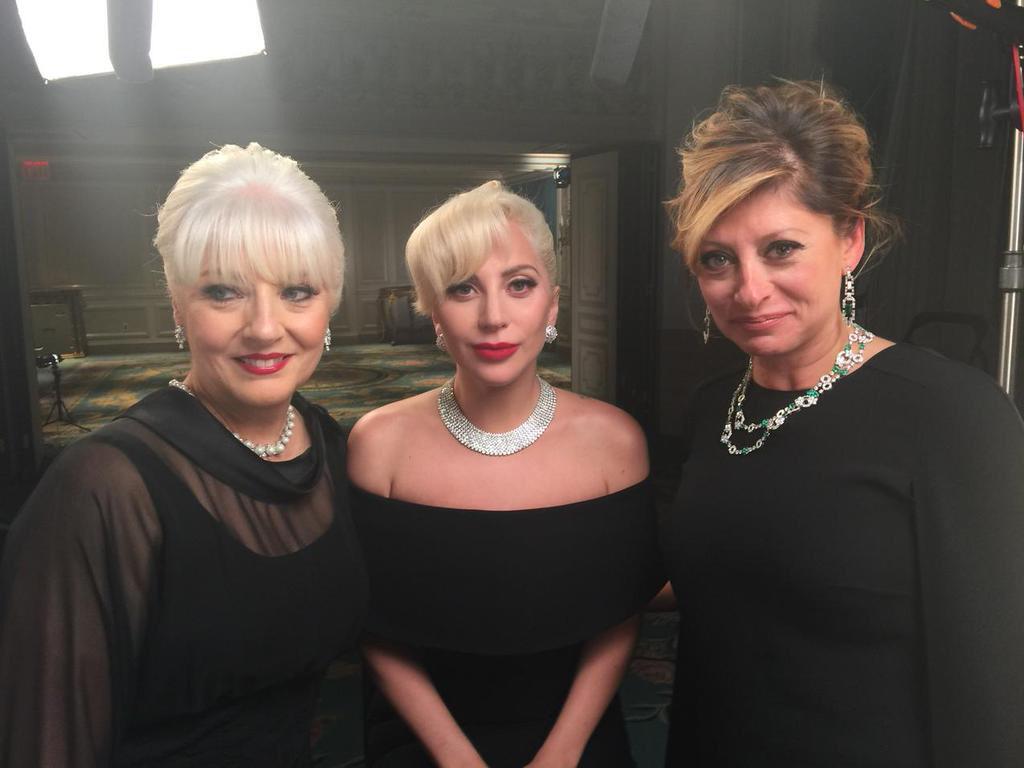 gagadaily's tweet photo. Lady Gaga at #ColumbusDay celebration with her mother Cynthia and TV host Maria Bartiromo 🇮🇹 http://t.co/FeyraZlLak