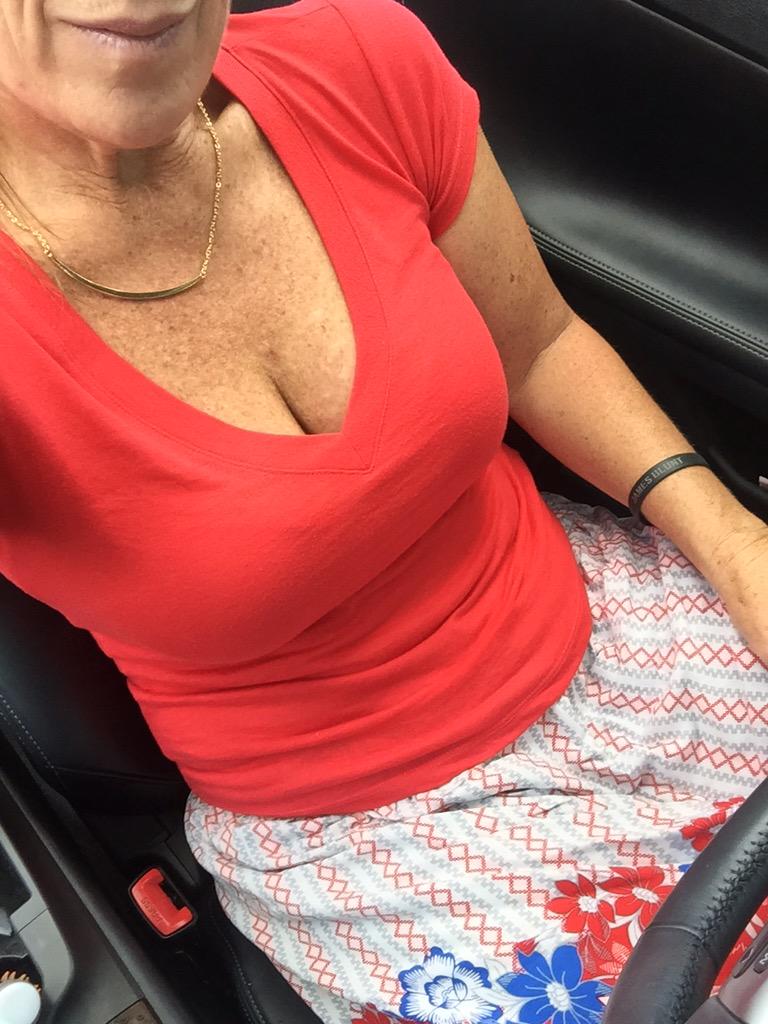 SharedaMoment's tweet photo. I NEVER wear orange and blue together. Someone gave me this cute skirt so I broke that rule today. #dothismoreoften http://t.co/oCVVWvJpSN