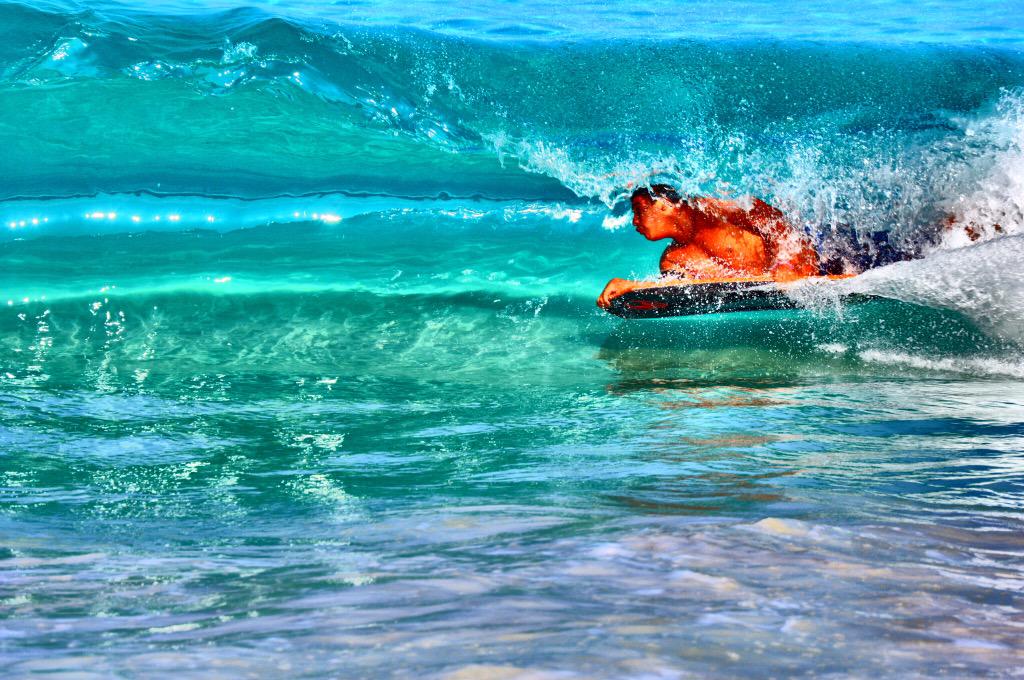 scmj103's tweet photo. #GoPro #shackcity #sundays #surf #hitraffic #goprooftheday #glass #actiononsunday #church #monday #venturehawaii http://t.co/a3o10QtFtt