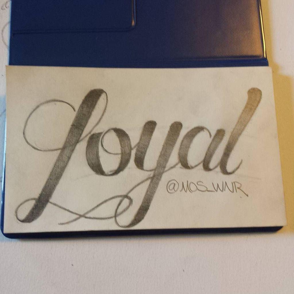 Druthersco's tweet image. By mos_wnr Quick loyal sketch done in a pocket book I found #script #scripthead #scriptgang #letters #lettering #le…