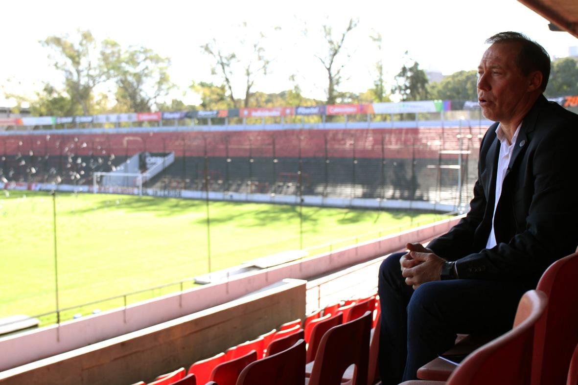Newell's Old Boys on Twitter: "Hoy cumple años Roberto #Sensini, ex jugador y DT leproso y actual director del fútbol de #Newells. ¡Felicidades! http://t.co/Eipqzj6rf4" / Twitter