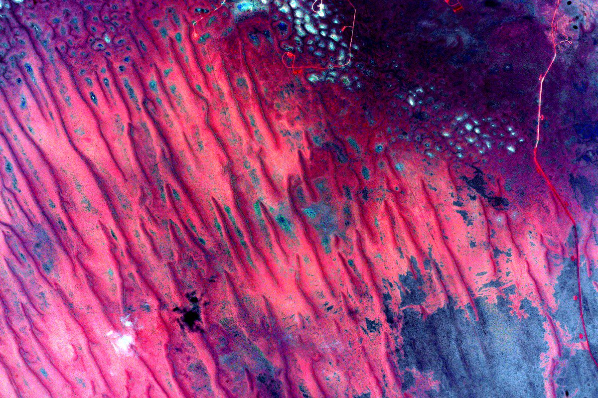 StationCDRKelly's tweet photo. #EarthArt A single pass over the #Australian continent. Picture 10 of 17. #YearInSpace http://t.co/NjwuEzgD0Z