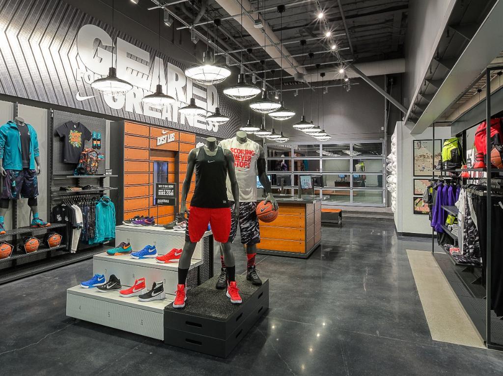 Nike LA on Twitter: "It's here. The Nike Community Store East LA is now open. the latest looks &amp; workouts at http://t.co/VljKDMgkLg. http://t.co/pCnhWL7teX" / Twitter