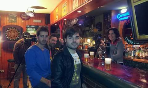 solemontsesole's tweet photo. Han passat forces anys d aquesta foto...un bonic dia d rodatge compartit amb @Cratormusic va x tu @joanroviramusic http://t.co/U5Ppas1wEo