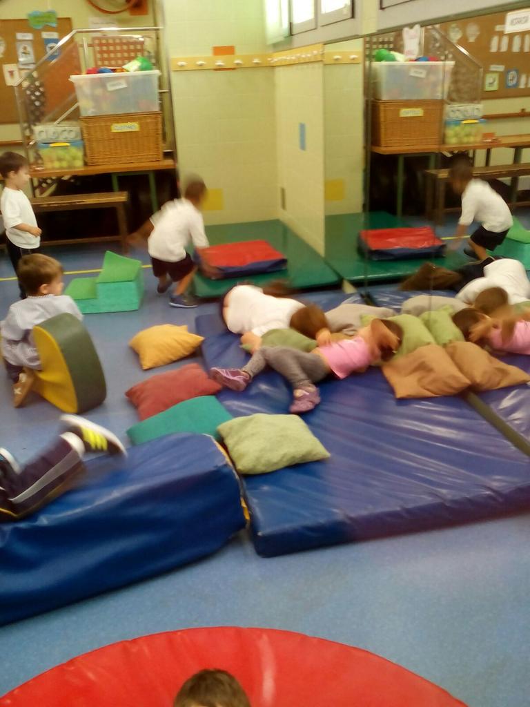 SantJosepReus's tweet image. Primer dia de psicomotricitat pels pollets, ànecs i conills!!! Ens ho passem genial a la sala!