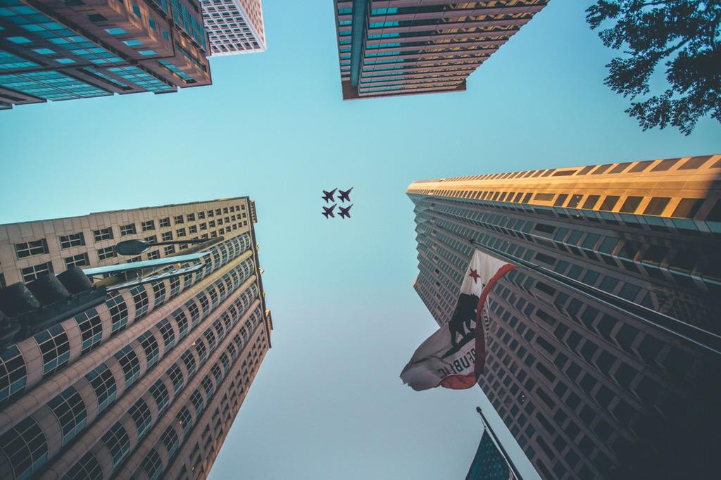 warrenjeezy's tweet image. Timing is everything...Happy fleet week everyone!#FleetWeekSF #fleetweek #BlueAngels #sanfrancisco #sf