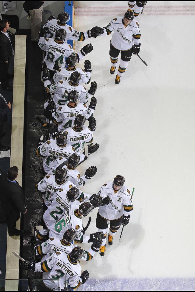OHLUpdates_'s tweet photo. Knights win 8-6 @GoLondonKnights made some history!! #LK #ThatsHockey http://t.co/9PkITve9dQ