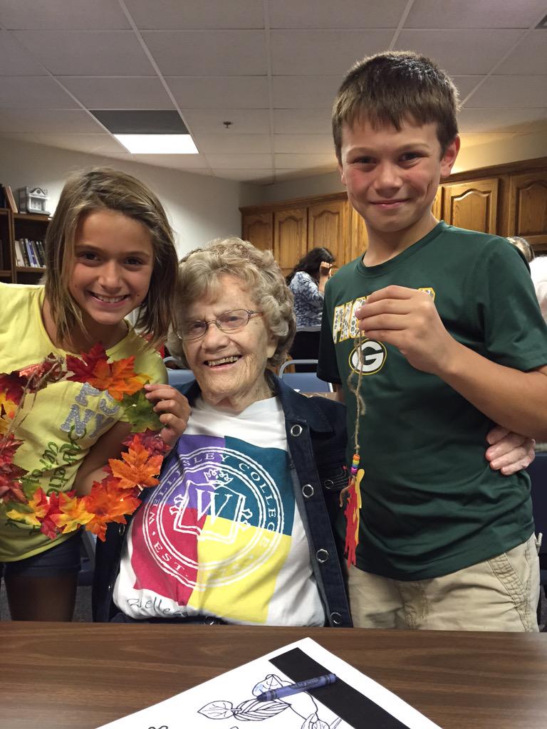 LeitnerChelsea's tweet photo. At Christian Care volunteering! #BHMSDRocks 🍁🍂🍃 http://t.co/pQoJ0v6Yx2