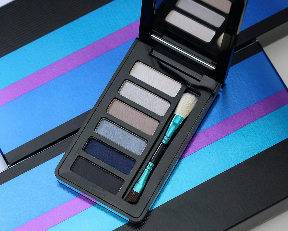 TradingBoxes's tweet image. The MAC Holiday 2015 Enchanted Eve Navy Eyeshadow X 6 Palette vytm.in/h26dog