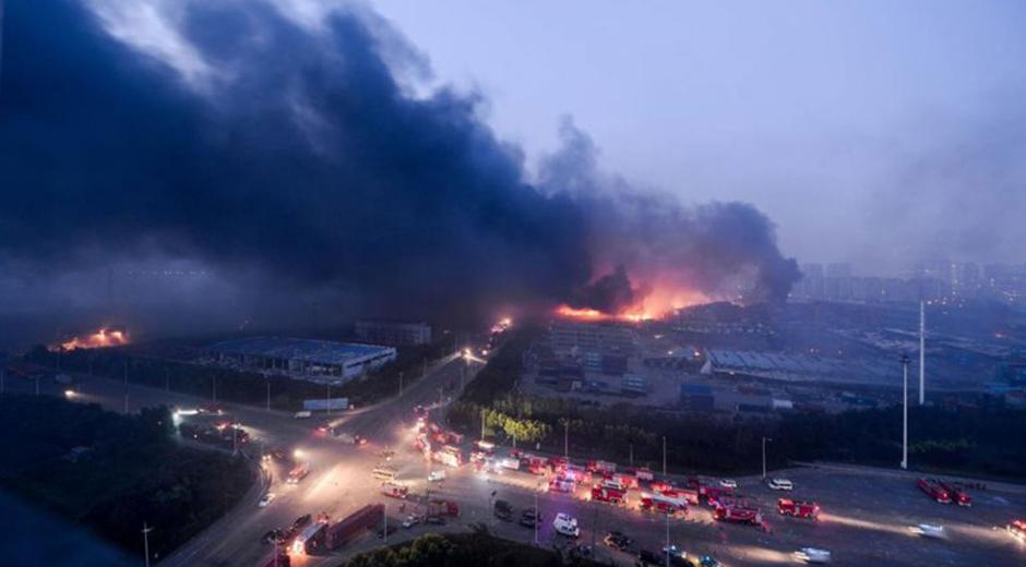 globovision's tweet image. #EsNoticia Explosión sacudió el puerto de Tianjin en China goo.gl/EnSfqW