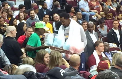BleacherReport's tweet photo. J.R. Smith buys cotton candy during preseason game, then eats it on the bench 😂 http://t.co/Sr1NmhGigy http://t.co/lfTO4wpSSR
