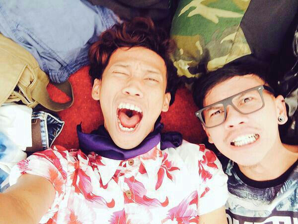 Nih sarapan buat ultrastop, aagungalways, stopless sama ultramenia... cepetan diabisin, keburu dingin... :D