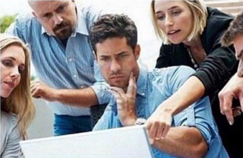 Pedokachu's tweet photo. Cuando tus amigos te ayudan a responderle a tu crush: http://t.co/9sggtx9qrq
