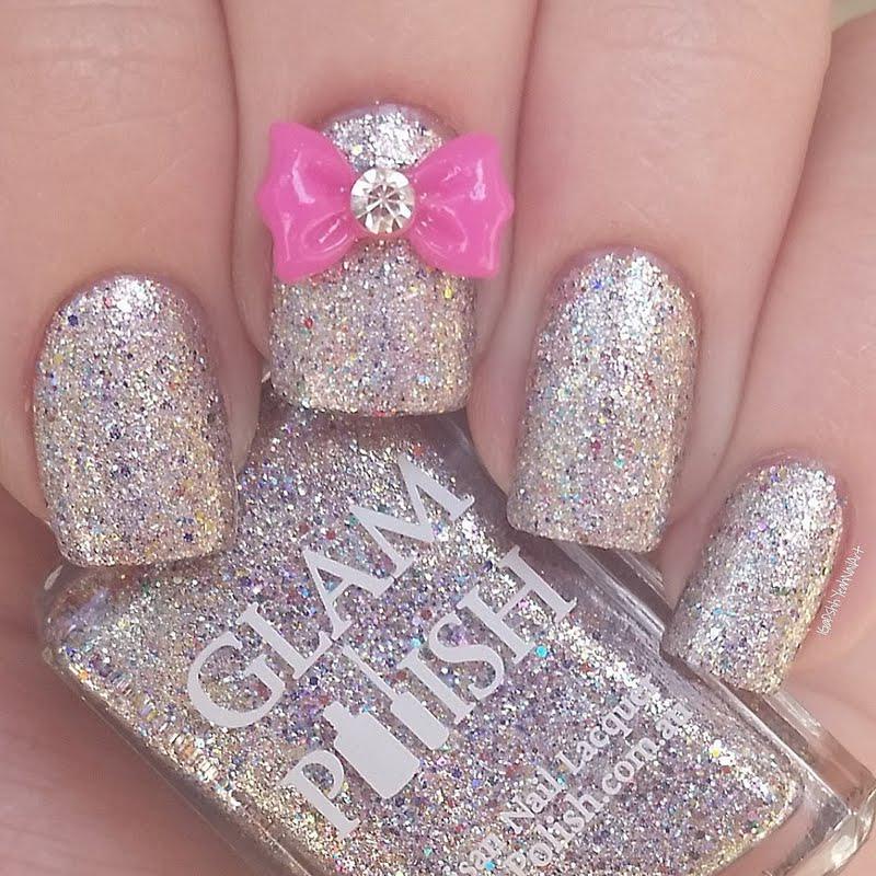 preendotme's tweet image. preenme.co/1WW2YCb Make like a #POPstar when you don Pshhyeah's #sparkly #mani &amp;amp; #bow! See her 3 steps to #DIY!