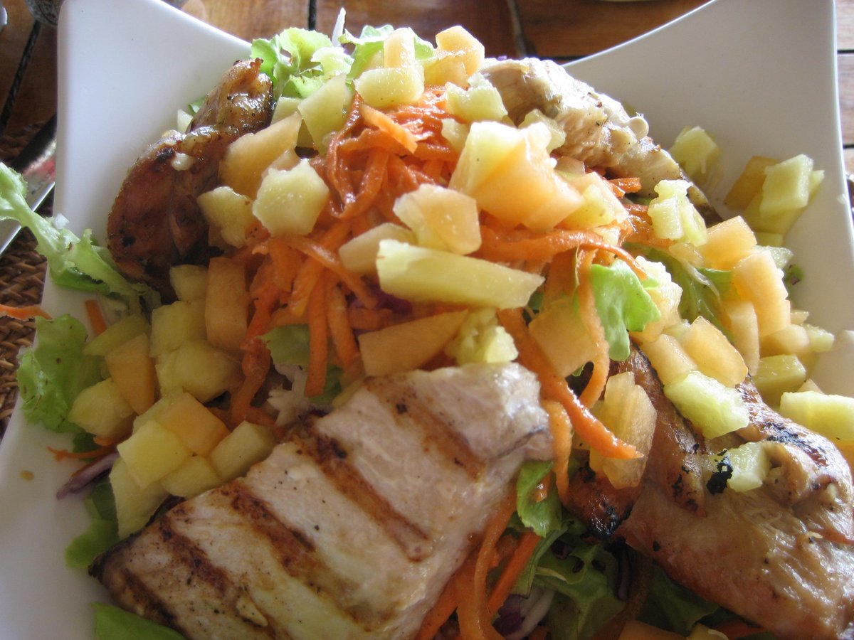 Tahitimoons's tweet photo. When dining at #RoyalHuahine it seems appropriate to #Indulge with the #Royal Salad!  It was delicious! #Foodie http://t.co/T1r3cN9B1s