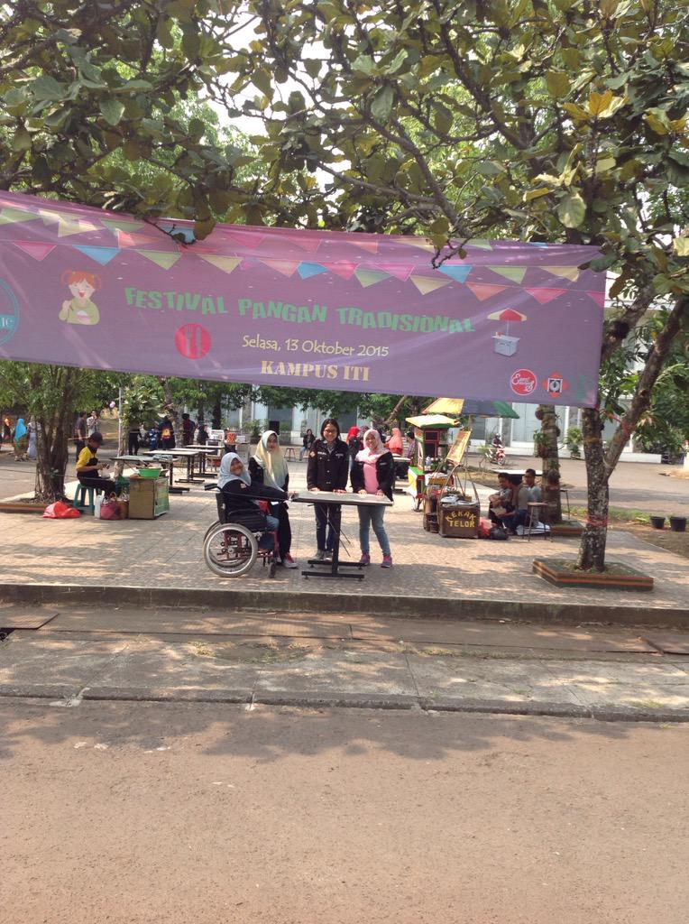 Pagiiiiii. Festival pangan hari ini sudah mau dimulaiiii, yuk yukkk kemariiiii