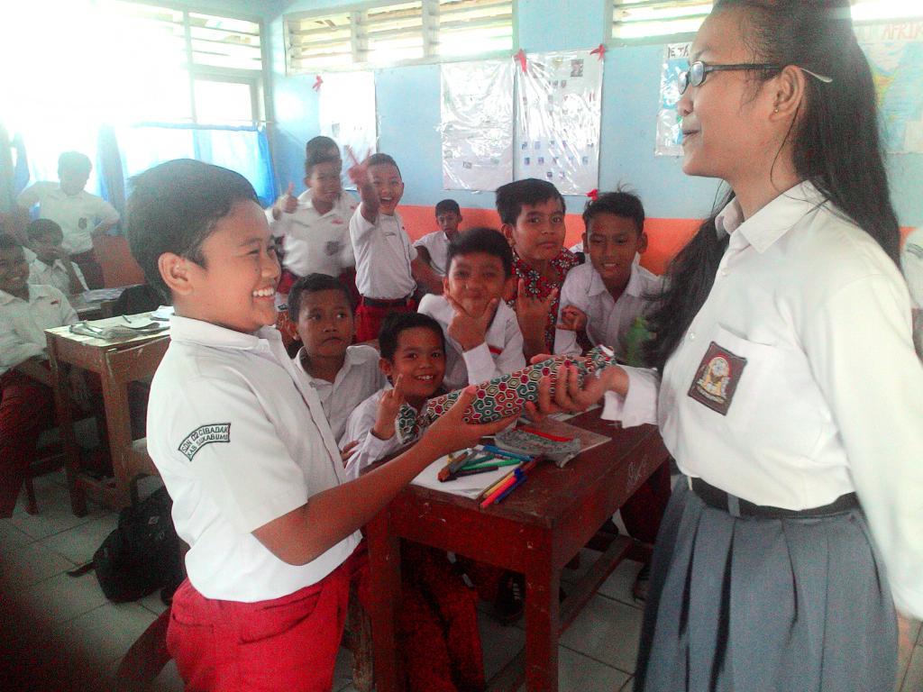 ec_smandak's tweet photo. We teach SD 2 cibadak  #ME50RA @OSKASMANDAK http://t.co/Ki6JnzodXZ
