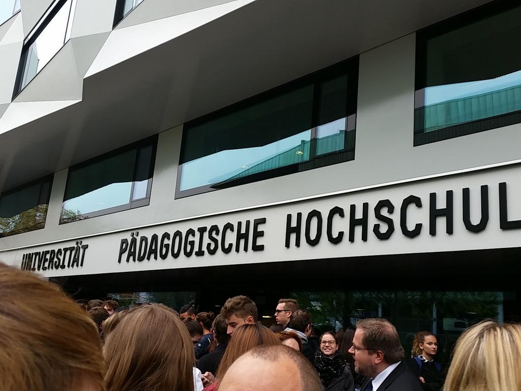 GregK_93's tweet photo. Allarme antincendio in quel di lucerna. #universität #luzern #unilu #rauchentwicklung #vorlesungsunterbruch http://t.co/FkoafCYxsU